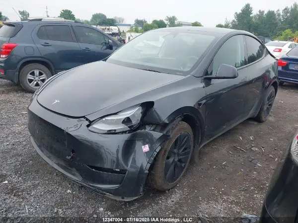 7SAYGDEEXSF287123 2025 TESLA MODEL Y - Image 2