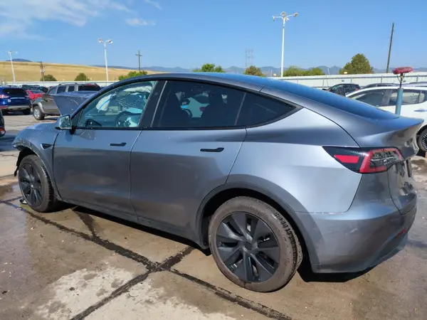 7SAYGDEEXSF292399 2025 TESLA MODEL Y - Image 2