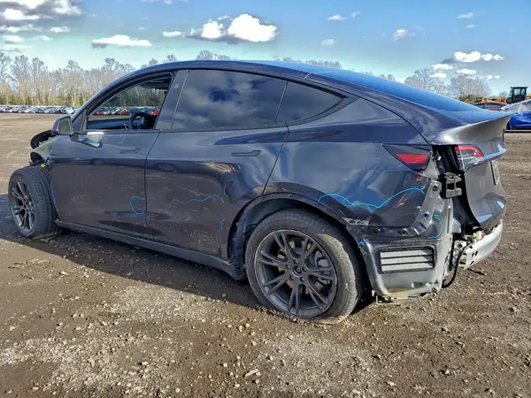 7SAYGDEEXSF292435 2025 TESLA MODEL Y - Image 2