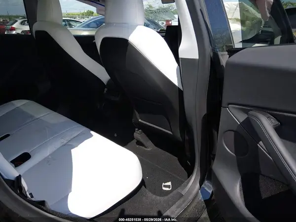 7SAYGDEEXSF297232 2025 TESLA MODEL Y - Image 8