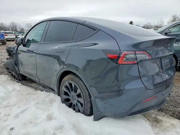 7SAYGDEEXSF297859 2025 TESLA MODEL Y - Image 2