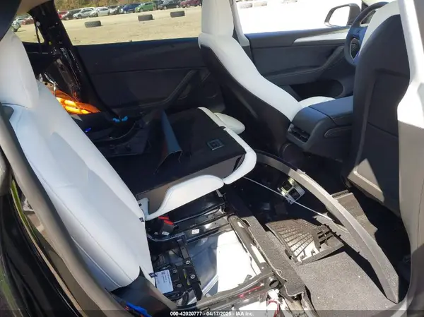 7SAYGDEEXSF297876 2025 TESLA MODEL Y - Image 8