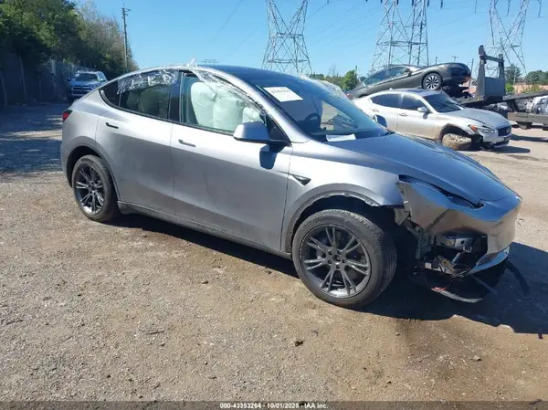 7SAYGDEEXSF301974 2025 TESLA MODEL Y - Image 1