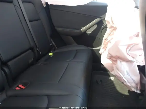 7SAYGDEEXSF301974 2025 TESLA MODEL Y - Image 8