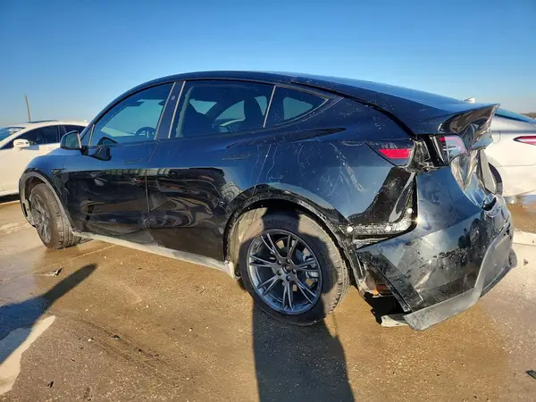 7SAYGDEEXSF305300 2025 TESLA MODEL Y - Image 2