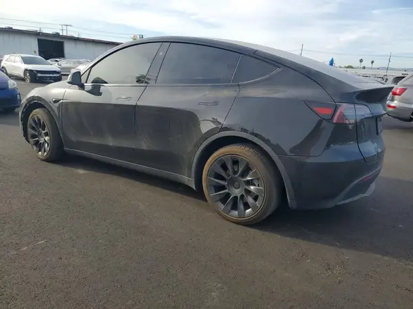 7SAYGDEEXSF305846 2025 TESLA MODEL Y - Image 2