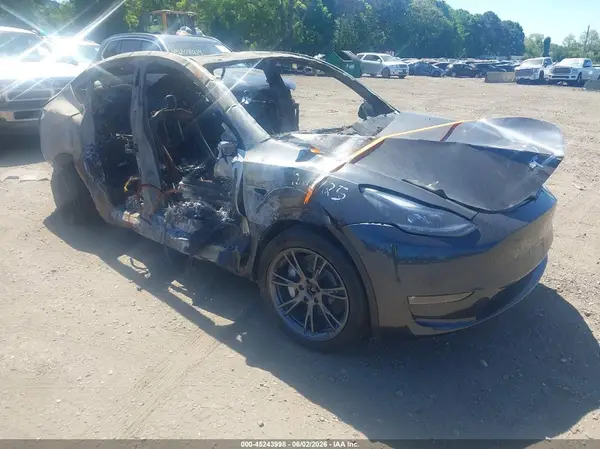 7SAYGDEEXSF306995 2025 TESLA MODEL Y - Image 1