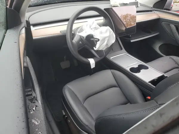 7SAYGDEEXSF307743 2025 TESLA MODEL Y - Image 8