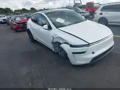 7SAYGDEEXTA390315 2026 TESLA MODEL Y
