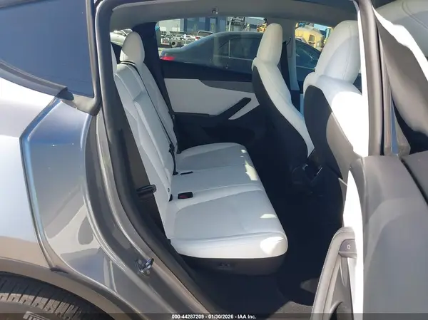 7SAYGDEEXTA392372 2026 TESLA MODEL Y - Image 8