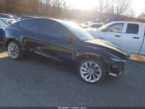 7SAYGDEEXTA400244 2026 TESLA MODEL Y - Image 1