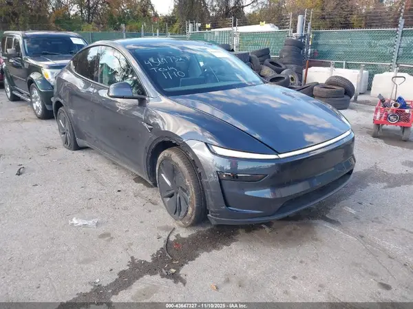 7SAYGDEEXTA438766 2026 TESLA MODEL Y - Image 1