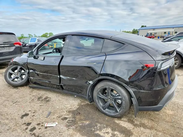 7SAYGDEEXTA477602 2026 TESLA MODEL Y - Image 2
