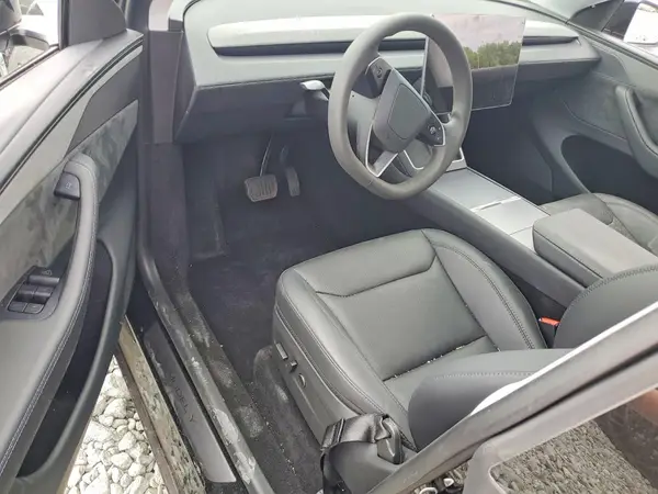 7SAYGDEEXTA492939 2026 TESLA MODEL Y - Image 8
