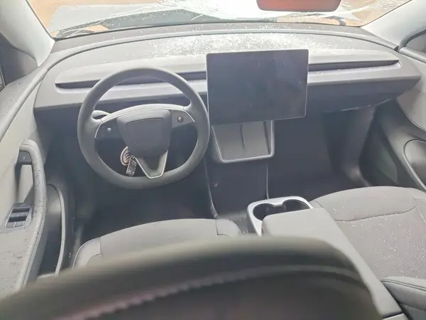 7SAYGDEEXTA640393 2026 TESLA MODEL Y - Image 8
