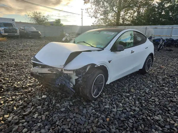 7SAYGDEEXTA730286 2026 TESLA MODEL Y - Image 1