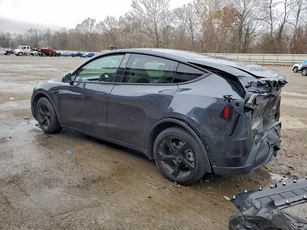 7SAYGDEEXTF330408 2026 TESLA MODEL Y - Image 2