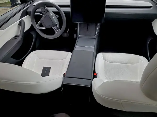 7SAYGDEEXTF330408 2026 TESLA MODEL Y - Image 8