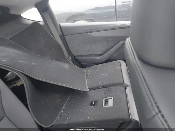 7SAYGDEEXTF340386 2026 TESLA MODEL Y - Image 8