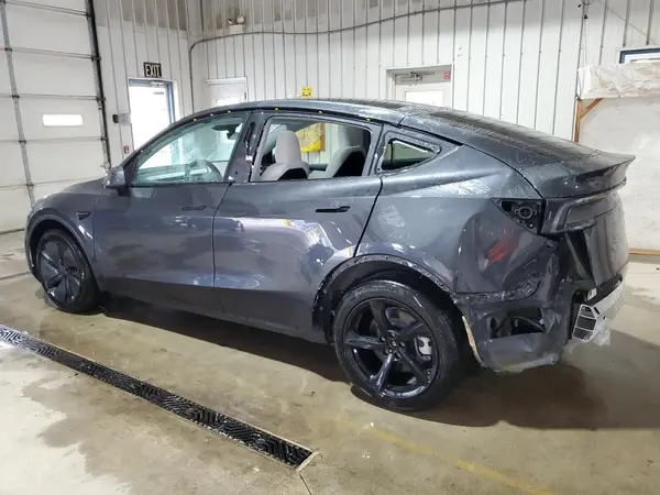 7SAYGDEEXTF350271 2026 TESLA MODEL Y - Image 2