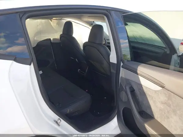 7SAYGDEEXTF357639 2026 TESLA MODEL Y - Image 8