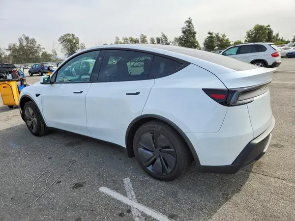 7SAYGDEEXTF360315 2026 TESLA MODEL Y - Image 2