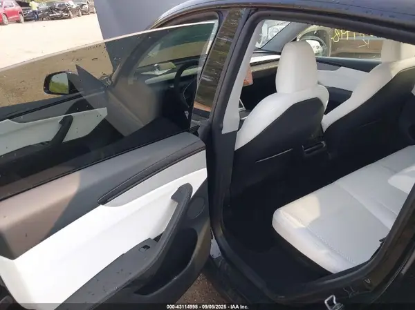 7SAYGDEEXTF372318 2026 TESLA MODEL Y - Image 8
