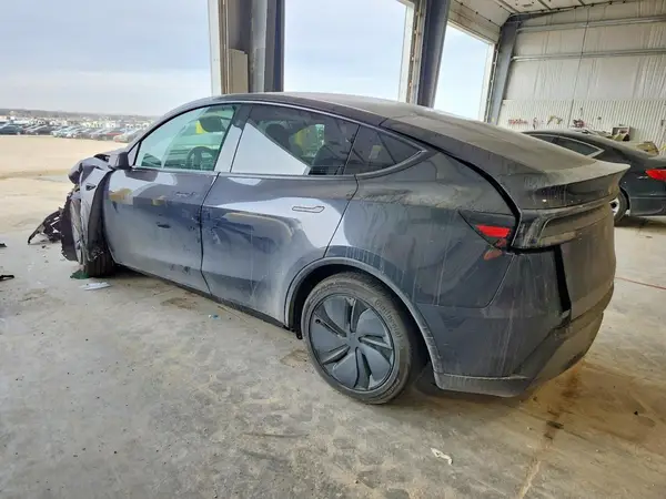 7SAYGDEEXTF438480 2026 TESLA MODEL Y - Image 2
