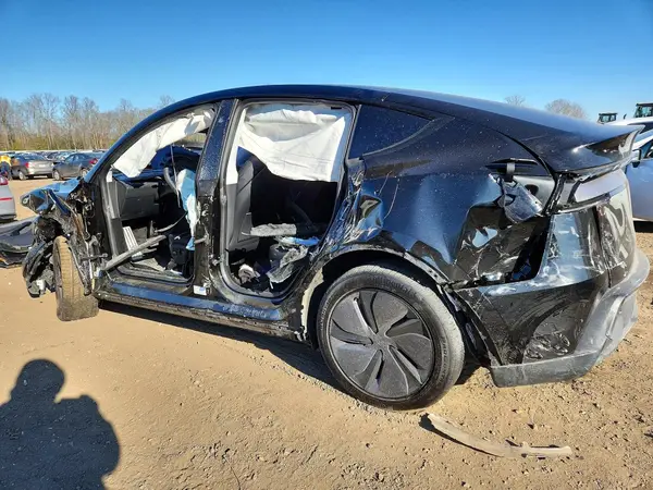 7SAYGDEEXTF447387 2026 TESLA MODEL Y - Image 2