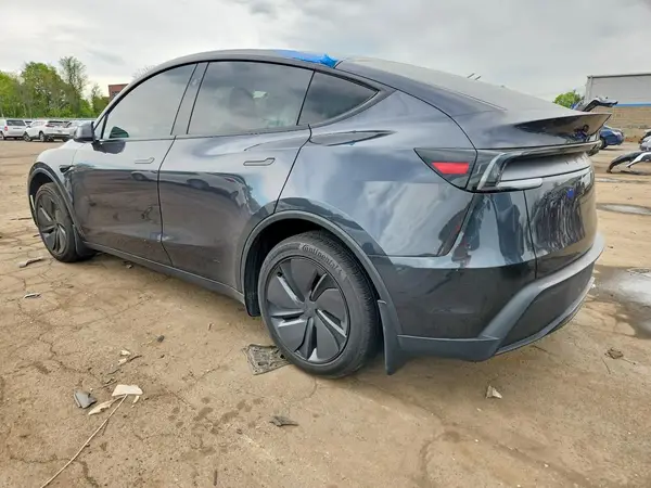 7SAYGDEEXTF530687 2026 TESLA MODEL Y - Image 2