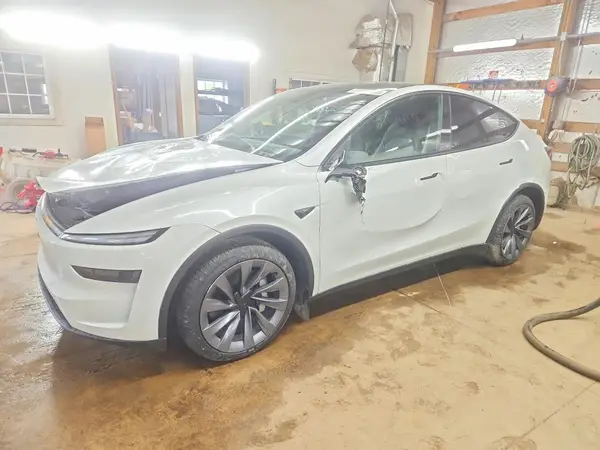 7SAYGDEEXTF581624 2026 TESLA MODEL Y - Image 1