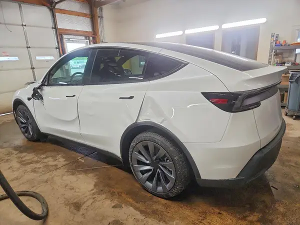 7SAYGDEEXTF581624 2026 TESLA MODEL Y - Image 2
