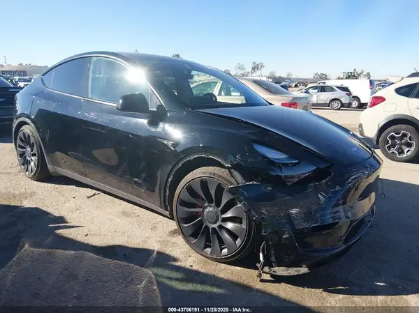 7SAYGDEF0NF336360 2022 TESLA MODEL Y - Image 1
