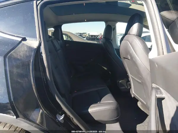 7SAYGDEF0NF336360 2022 TESLA MODEL Y - Image 8