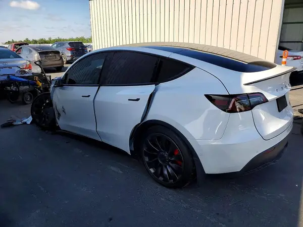 7SAYGDEF0NF350128 2022 TESLA MODEL Y - Image 2
