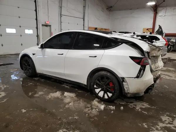 7SAYGDEF0NF377698 2022 TESLA MODEL Y - Image 2