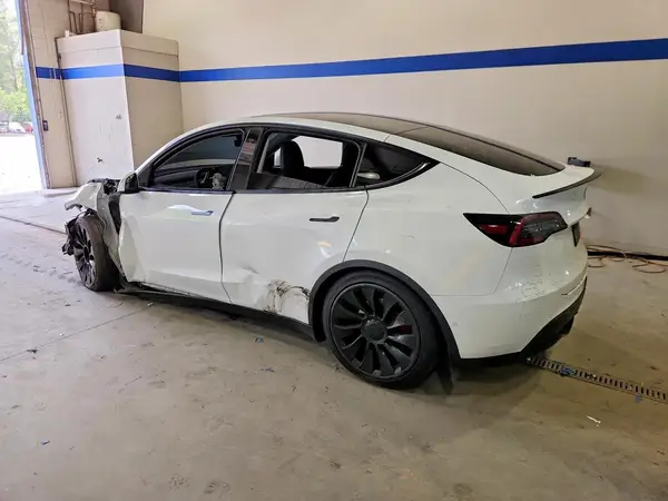 7SAYGDEF0NF378169 2022 TESLA MODEL Y - Image 2