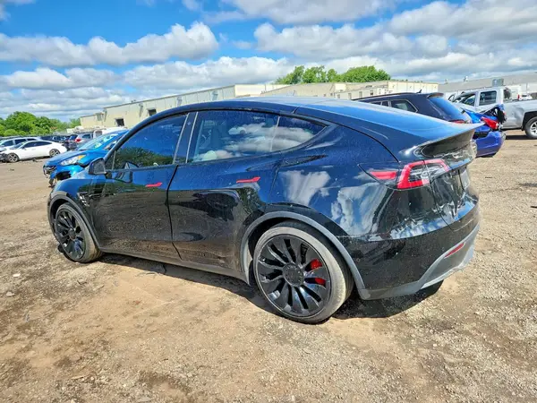 7SAYGDEF0NF397580 2022 TESLA MODEL Y - Image 2