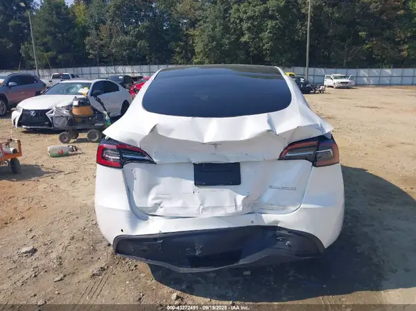 2022 TESLA MODEL Y auction photo 6