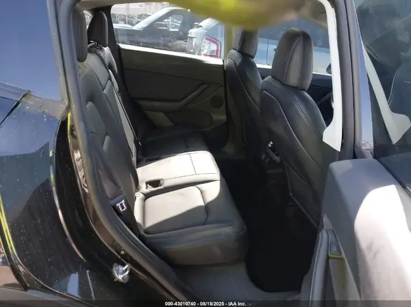 7SAYGDEF0NF403779 2022 TESLA MODEL Y - Image 8