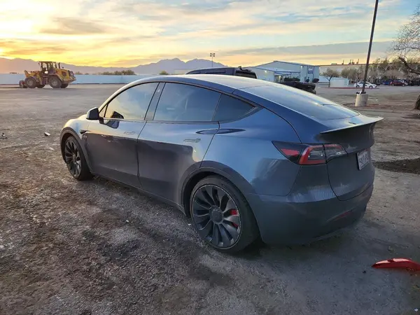 7SAYGDEF0NF404883 2022 TESLA MODEL Y - Image 2