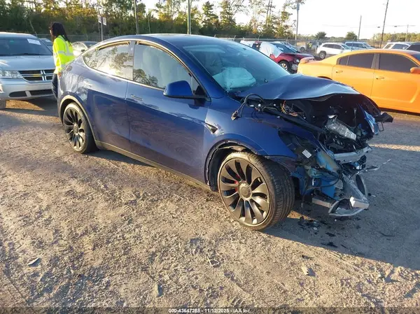 7SAYGDEF0NF414457 2022 TESLA MODEL Y - Image 1