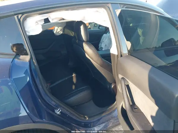 7SAYGDEF0NF414457 2022 TESLA MODEL Y - Image 8