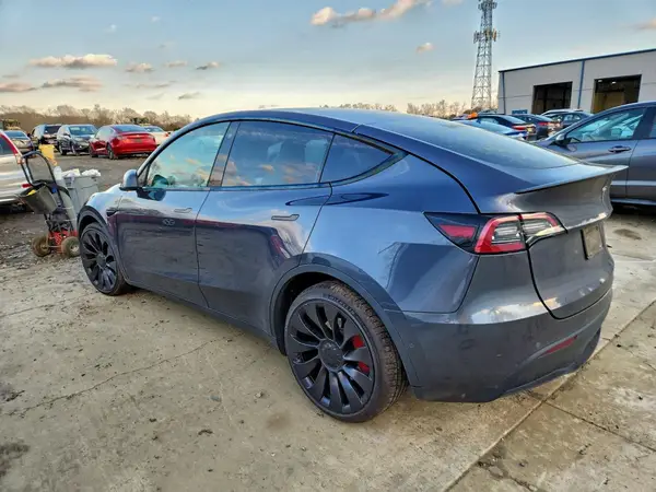 7SAYGDEF0NF441965 2022 TESLA MODEL Y - Image 2