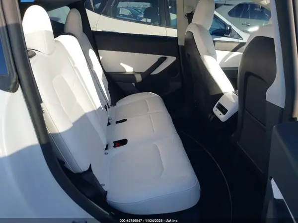 7SAYGDEF0NF488560 2022 TESLA MODEL Y - Image 8