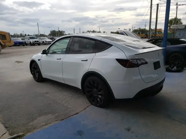 7SAYGDEF0NF513165 2022 TESLA MODEL Y - Image 2
