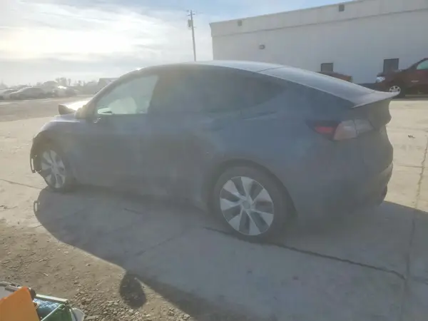 7SAYGDEF0NF517264 2022 TESLA MODEL Y - Image 2