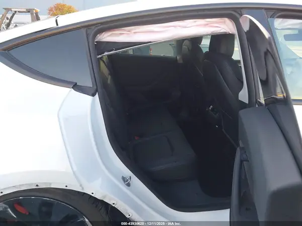 7SAYGDEF0NF522223 2022 TESLA MODEL Y - Image 8