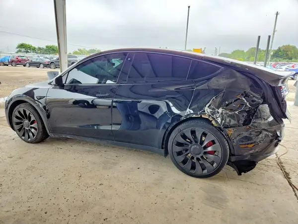 7SAYGDEF0NF576394 2022 TESLA MODEL Y - Image 2