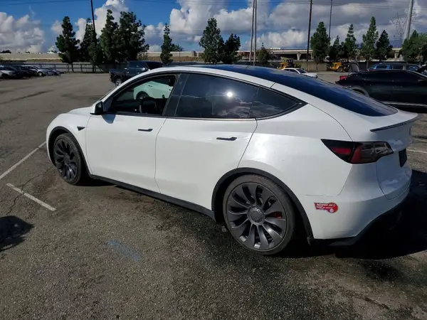 7SAYGDEF0PF589567 2023 TESLA MODEL Y - Image 2